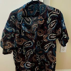 Roark men’s large buttons down shirt. In great condition